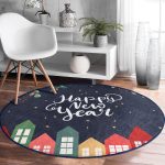 - RealHomes Dijital Baskılı Kaymaz Tabanlı Comfort Yuvarlak Halı - Realhomes  Realhomes Happy New Year Tasarımlı Dijital Baskılı Lacivert Outdoor Yıkanabilir Kaymaz Tabanlı Yuvarlak Halı Realhomes
