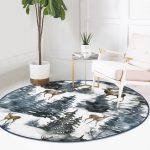 - RealHomes Dijital Baskılı Kaymaz Tabanlı Comfort Yuvarlak Halı - Realhomes Suluboya Çam Ağacı ve Geyik Tasarımlı Dijital Baskılı Modern Lacivert Salon Oturma Odası Yıkanabilir Kaymaz Tabanlı Yuvarlak Halı Realhomes