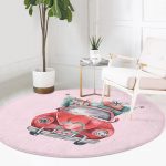 - RealHomes Dijital Baskılı Kaymaz Tabanlı Comfort Yuvarlak Halı - Realhomes  Christmas Temalı Araba Tasarımlı Dijital Baskılı Modern Pembe Çocuk ve Genç Odası Yıkanabilir Kaymaz Tabanlı Yuvarlak Halı Realhomes