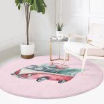 Christmas Temalı Araba Tasarımlı Dijital Baskılı Modern Pembe Çocuk ve Genç Odası Yıkanabilir Kaymaz Tabanlı Yuvarlak Halı Realhomes