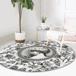 - RealHomes Dijital Baskılı Kaymaz Tabanlı Comfort Yuvarlak Halı - Realhomes  Karakalem Çiçek ve Portre Desenli Dijital Baskılı Krem Salon Oturma Odası Yıkanabilir Kaymaz Tabanlı Yuvarlak Halı Realhomes