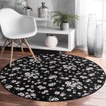- RealHomes Dijital Baskılı Kaymaz Tabanlı Comfort Yuvarlak Halı - Realhomes  Siyah Zeminde Beyaz Çiçekler Dijital Baskılı Yatak Odası Yıkanabilir Kaymaz Tabanlı Yuvarlak Halı Realhomes