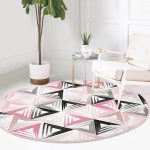 - RealHomes Dijital Baskılı Kaymaz Tabanlı Comfort Yuvarlak Halı - Realhomes  Realhomes Renkli Üçgen Motifler Dijital Baskılı Pembe Banyo Yıkanabilir Kaymaz Tabanlı Yuvarlak Halı Realhomes