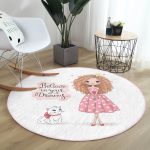 - RealHomes Dijital Baskılı Kaymaz Tabanlı Comfort Yuvarlak Halı - Realhomes  Sevimli Kız Motifli Dijital Baskılı Pembe Çocuk ve Genç Odası Yıkanabilir Kaymaz Tabanlı Yuvarlak Halı Realhomes