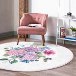 - RealHomes Dijital Baskılı Kaymaz Tabanlı Comfort Yuvarlak Halı - Realhomes  Realhomes Lila Renk Demet Zambak Motifli Pembe Salon ve Oturma Odası Yıkanabilir Kaymaz Tabanlı Yuvarlak Halı Realhomes