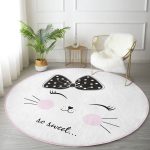 - RealHomes Dijital Baskılı Kaymaz Tabanlı Comfort Yuvarlak Halı - Realhomes  Realhomes So Sweet Motifli Çizimi Krem Çocuk ve Genç Odası Yıkanabilir Kaymaz Tabanlı Yuvarlak Kadife Halı Realhomes