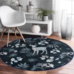 - RealHomes Dijital Baskılı Kaymaz Tabanlı Comfort Yuvarlak Halı - Realhomes  Lacivert Zeminde Geyik ve Yaprak Motifleri Dijital Baskılı Salon Oturma Odası Yıkanabilir Kaymaz Tabanlı Yuvarlak Halı Realhomes