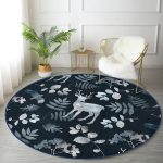- RealHomes Dijital Baskılı Kaymaz Tabanlı Comfort Yuvarlak Halı - Realhomes  Lacivert Zeminde Geyik ve Yaprak Motifleri Dijital Baskılı Salon Oturma Odası Yıkanabilir Kaymaz Tabanlı Yuvarlak Halı Realhomes