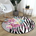 - RealHomes Dijital Baskılı Kaymaz Tabanlı Comfort Yuvarlak Halı - Realhomes  Siyah Beyaz Zebra Zeminde Çiçek Desenli Özel Tasarım Dijital Baskılı Modern Renkli Koridor ve Antre Kaymaz Tabanlı Yuvarlak Halı Realhomes