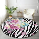 - RealHomes Dijital Baskılı Kaymaz Tabanlı Comfort Yuvarlak Halı - Realhomes  Siyah Beyaz Zebra Zeminde Çiçek Desenli Özel Tasarım Dijital Baskılı Modern Renkli Koridor ve Antre Kaymaz Tabanlı Yuvarlak Halı Realhomes