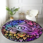 - RealHomes Dijital Baskılı Kaymaz Tabanlı Comfort Yuvarlak Halı - Realhomes Realhomes Siyah Zeminde Renkli Üçüncü Göz Motifli Lacivert Salon ve Oturma Odası Yıkanabilir Kaymaz Tabanlı Yuvarlak Halı Realhomes
