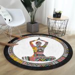 - RealHomes Dijital Baskılı Kaymaz Tabanlı Comfort Yuvarlak Halı - Realhomes  Realhomes Siyah Zeminde Yoga Motifli Renkli Salon ve Oturma Odası Yıkanabilir Kaymaz Tabanlı Yuvarlak Halı Realhomes