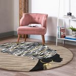 - RealHomes Dijital Baskılı Kaymaz Tabanlı Comfort Yuvarlak Halı - Realhomes  Vizon Zeminde Zenci Kadın Tasarımlı Modern Kahverengi Salon ve Oturma Odası Yıkanabilir Kaymaz Tabanlı Yuvarlak Halı Realhomes