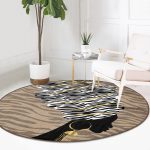 - RealHomes Dijital Baskılı Kaymaz Tabanlı Comfort Yuvarlak Halı - Realhomes  Vizon Zeminde Zenci Kadın Tasarımlı Modern Kahverengi Salon ve Oturma Odası Yıkanabilir Kaymaz Tabanlı Yuvarlak Halı Realhomes