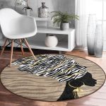 - RealHomes Dijital Baskılı Kaymaz Tabanlı Comfort Yuvarlak Halı - Realhomes  Vizon Zeminde Zenci Kadın Tasarımlı Modern Kahverengi Salon ve Oturma Odası Yıkanabilir Kaymaz Tabanlı Yuvarlak Halı Realhomes