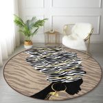 - RealHomes Dijital Baskılı Kaymaz Tabanlı Comfort Yuvarlak Halı - Realhomes  Vizon Zeminde Zenci Kadın Tasarımlı Modern Kahverengi Salon ve Oturma Odası Yıkanabilir Kaymaz Tabanlı Yuvarlak Halı Realhomes