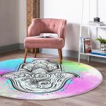 Gökkuşağı Zeminde Fatma Ana Eli Temalı Özel Tasarım Pembe Salon ve Oturma Odası Yıkanabilir Kaymaz Tabanlı Yuvarlak Halı Realhomes