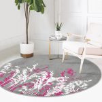 - RealHomes Dijital Baskılı Kaymaz Tabanlı Comfort Yuvarlak Halı - Realhomes  Gri Zeminde Fuşya Ve Beyaz Çiçek Tasarımlı Salon ve Oturma Odası Yıkanabilir Kaymaz Tabanlı Yuvarlak Halı Realhomes
