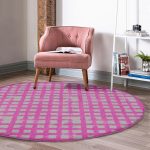 - RealHomes Dijital Baskılı Kaymaz Tabanlı Comfort Yuvarlak Halı - Realhomes  Realhomes Geometrik Kolaj Kare Motifli Pembe Salon ve Oturma Odası Yıkanabilir Kaymaz Tabanlı Yuvarlak Halı Realhomes