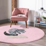 - RealHomes Dijital Baskılı Kaymaz Tabanlı Comfort Yuvarlak Halı - Realhomes  Pembe Zeminde Tropik Yaprak Desen Dijital Baskılı Özel Tasarım Salon ve Oturma Odası Yıkanabilir Kaymaz Tabanlı Yuvarlak Halı Realhomes