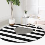 - RealHomes Dijital Baskılı Kaymaz Tabanlı Comfort Yuvarlak Halı - Realhomes  Realhomes Modern Kalp Desenli Dijital Baskılı Siyah Banyo Yıkanabilir Kaymaz Tabanlı Yuvarlak Kadife Halı Realhomes