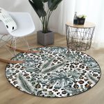 - RealHomes Dijital Baskılı Kaymaz Tabanlı Comfort Yuvarlak Halı - Realhomes Leopar Zeminde Gümüş Tropik Yapraklar Dijital Baskılı Renkli Outdoor Yıkanabilir Kaymaz Tabanlı Yuvarlak Halı Realhomes