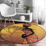 - RealHomes Dijital Baskılı Kaymaz Tabanlı Comfort Yuvarlak Halı - Realhomes Gün Batımında Ağaç Zeminli Afrika Kadın Motifli Gold Outdoor Yıkanabilir Kaymaz Tabanlı Yuvarlak Halı Realhomes