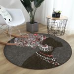 - RealHomes Dijital Baskılı Kaymaz Tabanlı Comfort Yuvarlak Halı - Realhomes Realhomes Gri Zemin Desenli Siyahi Kadın Motifli Siyah Outdoor Yıkanabilir Kaymaz Tabanlı Yuvarlak Halı Realhomes