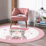 - RealHomes Dijital Baskılı Kaymaz Tabanlı Comfort Yuvarlak Halı - Realhomes Fashion Girl Dijital Baskılı Modern Pembe Çocuk ve Genç Odası Yıkanabilir Kaymaz Tabanlı Yuvarlak Halı Realhomes