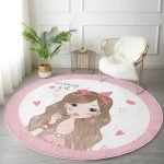 - RealHomes Dijital Baskılı Kaymaz Tabanlı Comfort Yuvarlak Halı - Realhomes Fashion Girl Dijital Baskılı Modern Pembe Çocuk ve Genç Odası Yıkanabilir Kaymaz Tabanlı Yuvarlak Halı Realhomes