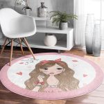 - RealHomes Dijital Baskılı Kaymaz Tabanlı Comfort Yuvarlak Halı - Realhomes Fashion Girl Dijital Baskılı Modern Pembe Çocuk ve Genç Odası Yıkanabilir Kaymaz Tabanlı Yuvarlak Halı Realhomes