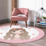 - RealHomes Dijital Baskılı Kaymaz Tabanlı Comfort Yuvarlak Halı - Realhomes Fashion Girl Dijital Baskılı Modern Pembe Çocuk ve Genç Odası Yıkanabilir Kaymaz Tabanlı Yuvarlak Halı Realhomes