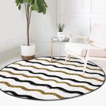 - RealHomes Dijital Baskılı Kaymaz Tabanlı Comfort Yuvarlak Halı - Realhomes  Beyaz Zeminde Gold Ve Siyah Renkli Çizgiler Dijital Baskılı Modern Koridor ve Antre Yıkanabilir Kaymaz Tabanlı Yuvarlak Halı Realhomes