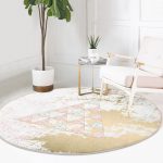 - RealHomes Dijital Baskılı Kaymaz Tabanlı Comfort Yuvarlak Halı - Realhomes  Renkli Zeminde Üçgen Desenli Dijital Baskılı Modern Gold Salon ve Oturma Odası Yıkanabilir Kaymaz Tabanlı Yuvarlak Halı Realhomes