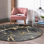 - RealHomes Dijital Baskılı Kaymaz Tabanlı Comfort Yuvarlak Halı - Realhomes  Siyah Zeminde Gold Renkli Çizim Desenli Dijital Baskılı Modern Salon ve Oturma Odası Yıkanabilir Kaymaz Tabanlı Yuvarlak Halı Realhomes