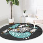 - RealHomes Dijital Baskılı Kaymaz Tabanlı Comfort Yuvarlak Halı - Realhomes Renkli Zeminde Onedraw Çizimli Yılbaşı Temalı Dijital Baskılı Modern Turkuaz Salon ve Oturma Odası Kaymaz Tabanlı Yuvarlak Halı Realhomes