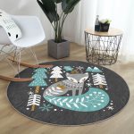- RealHomes Dijital Baskılı Kaymaz Tabanlı Comfort Yuvarlak Halı - Realhomes Renkli Zeminde Onedraw Çizimli Yılbaşı Temalı Dijital Baskılı Modern Turkuaz Salon ve Oturma Odası Kaymaz Tabanlı Yuvarlak Halı Realhomes
