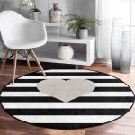 - RealHomes Dijital Baskılı Kaymaz Tabanlı Comfort Yuvarlak Halı - Realhomes  Realhomes Modern Kalp Desenli Dijital Baskılı Siyah Banyo Yıkanabilir Kaymaz Tabanlı Yuvarlak Kadife Halı Realhomes