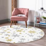 - RealHomes Dijital Baskılı Kaymaz Tabanlı Comfort Yuvarlak Halı - Realhomes  Beyaz Zeminde Gold Detaylı Kar tanesi Desenli Dijital Baskılı Modern Salon ve Oturma Odası Kaymaz Tabanlı Yuvarlak Halı Realhomes