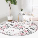 - RealHomes Dijital Baskılı Kaymaz Tabanlı Comfort Yuvarlak Halı - Realhomes Pembe Beyaz Gül Gri Yapraklar Desenli Dijital Baskılı Modern Pembe Salon ve Oturma Odası Yıkanabilir Kaymaz Tabanlı Yuvarlak Halı Realhomes