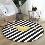 - RealHomes Dijital Baskılı Kaymaz Tabanlı Comfort Yuvarlak Halı - Realhomes  Beyaz Zeminde Siyah Yatay Çizgili Gold Detaylı Kalp Desenli Dijital Baskılı Modern Mutfak Kaymaz Tabanlı Yuvarlak Halı Realhomes