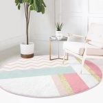 Renkli Zeminde Geometrik Desenli Dijital Baskılı Modern Pembe Banyo Yıkanabilir Kaymaz Tabanlı Yuvarlak Halı Realhomes