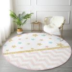 - RealHomes Dijital Baskılı Kaymaz Tabanlı Comfort Yuvarlak Halı - Realhomes  Renkli Zeminde Geometrik Desenli Dijital Baskılı Modern Pembe Çocuk ve Genç Odası Yıkanabilir Kaymaz Tabanlı Yuvarlak Halı Realhomes