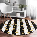 - RealHomes Dijital Baskılı Kaymaz Tabanlı Comfort Yuvarlak Halı - Realhomes  Beyaz Zeminde Siyah Çizgili Gold Detaylı Puantiyeli Dijital Baskılı Modern Koridor ve Antre Kaymaz Tabanlı Yuvarlak Halı Realhomes