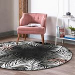 - RealHomes Dijital Baskılı Kaymaz Tabanlı Comfort Yuvarlak Halı - Realhomes Siyah Zeminde Beyaz Yaprak Desenli Dijital Baskılı Modern Salon ve Oturma Odası Yıkanabilir Kaymaz Tabanlı Yuvarlak Halı Realhomes