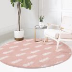 - RealHomes Dijital Baskılı Kaymaz Tabanlı Comfort Yuvarlak Halı - Realhomes  Pastel Zeminde Beyaz Yaprak Desenli Dijital Baskılı Modern Pembe Salon ve Oturma Odası Yıkanabilir Kaymaz Tabanlı Yuvarlak Halı Realhomes