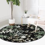 - RealHomes Dijital Baskılı Kaymaz Tabanlı Comfort Yuvarlak Halı - Realhomes Siyah Zeminde Beyaz Çiçek Desenli Dijital Baskılı Modern Salon ve Oturma Odası Yıkanabilir Kaymaz Tabanlı Yuvarlak Halı Realhomes