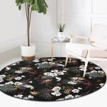 - RealHomes Dijital Baskılı Kaymaz Tabanlı Comfort Yuvarlak Halı - Realhomes  Siyah Zeminde Beyaz Çiçek Desenli Dijital Baskılı Modern Salon ve Oturma Odası Yıkanabilir Kaymaz Tabanlı Yuvarlak Halı Realhomes
