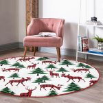 - RealHomes Dijital Baskılı Kaymaz Tabanlı Comfort Yuvarlak Halı - Realhomes  Beyaz Zeminde Çam Ağaçlı Ekoseli Geyik Motifli Dijital Baskılı Modern Bordo Balkon Yıkanabilir Kaymaz Tabanlı Yuvarlak Halı Realhomes