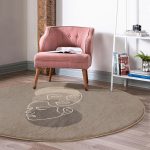 Renkli Zeminde Onedraw Çizimli Bayan Silüeti Dijital Baskılı Modern Kahverengi Salon ve Oturma Odası Kaymaz Tabanlı Yuvarlak Halı Realhomes